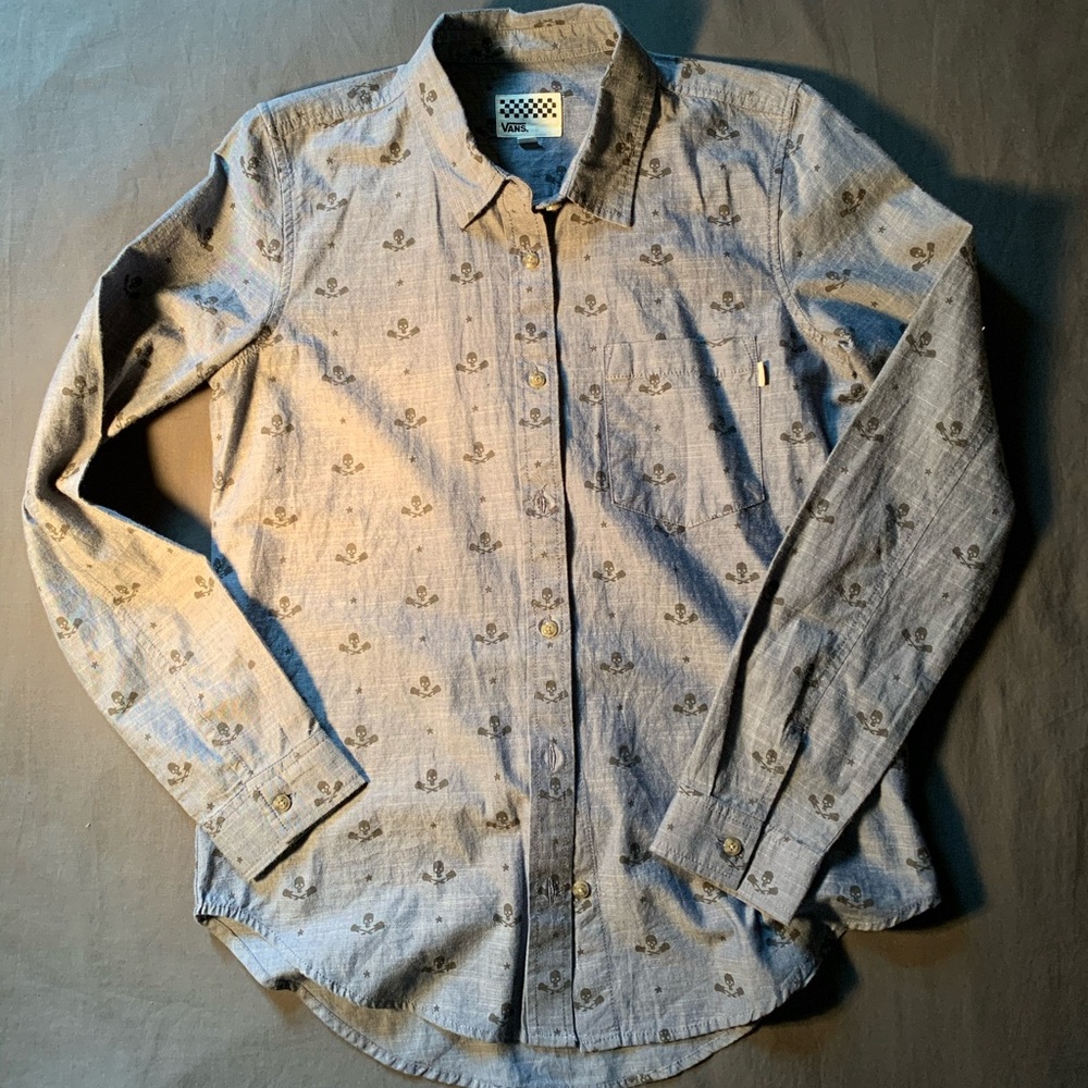 Vans skull button up!!